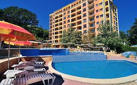 Kris Apartments At Paradise Green Park